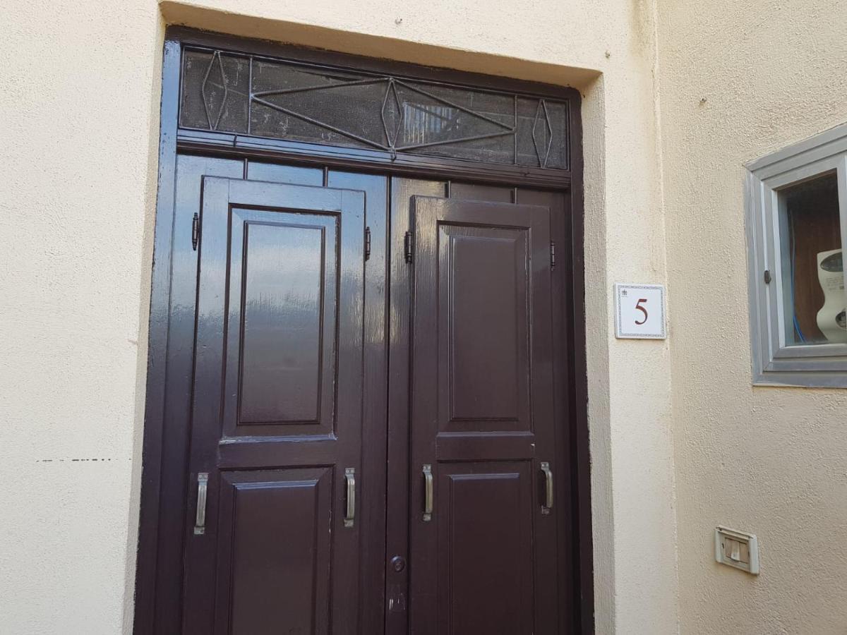 Casa Tranquilla E Luminosa Con Terrazzo A Due Passi Dal Mare Apartment Brolo Exterior photo
